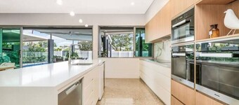 Zenhouse - Luxury 5-BR Holiday Home + Pool + BBQ