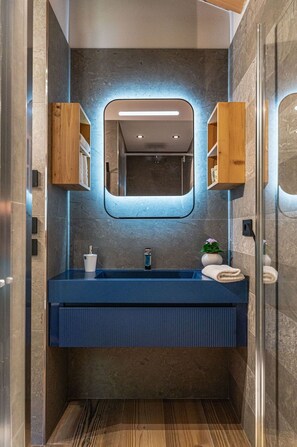 Bruser, hårtørrer, bidet