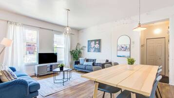 Téléviseur, bureau