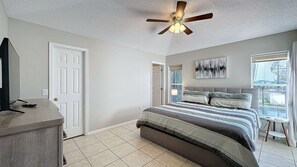 4 habitaciones, tabla de planchar con plancha, wifi y ropa de cama 