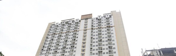 Front of property - Collection O metroploitian park Serviced Apartmen (Bekasi)