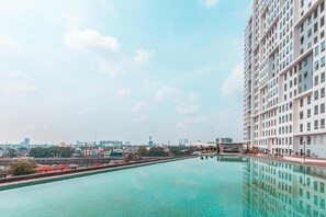 Outdoor pool - Collection O metroploitian park Serviced Apartmen (Bekasi)
