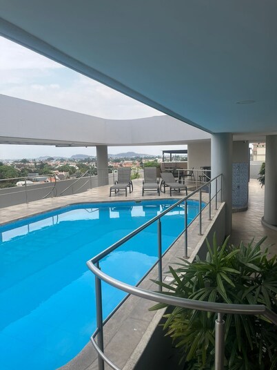 Suite en edificio Samborondon Plaza km 1.5 Vía Samborondón