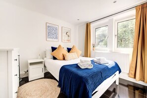 2 Schlafzimmer, Schreibtisch, Bügeleisen/Bügelbrett, Reisekinderbett