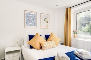 2 bedrooms, desk, iron/ironing board, travel cot