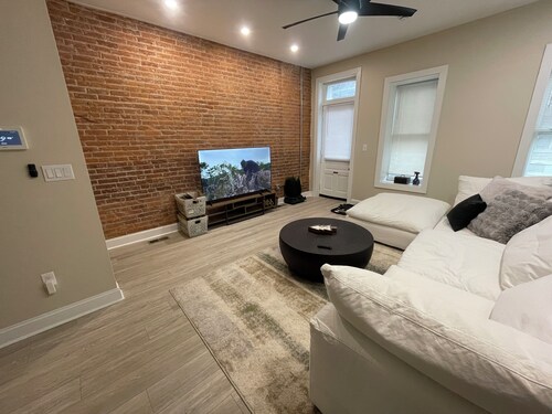 Spacious 4-bedroom townhome in delightful Allentown with AC, WiFi