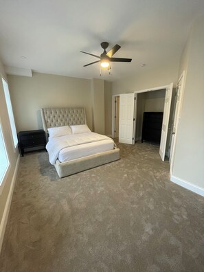4 bedrooms, iron/ironing board, WiFi, bed sheets