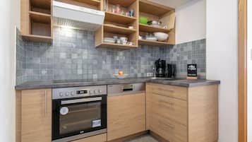 Refrigerador, horno, parrilla de estufa y lavavajillas