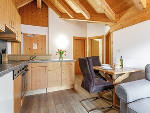Fridge, oven, stovetop, dishwasher - Cosy apartment near the ski bus to Sölden (Huben)