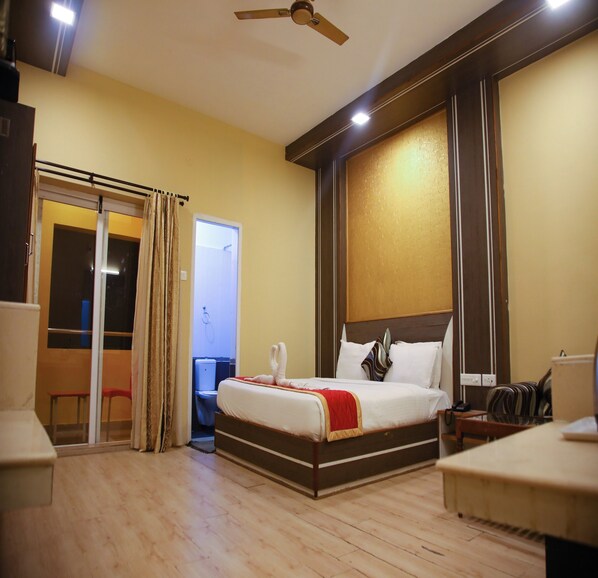 ملاءات للفراش لا تسبب الحساسية ومكتب وواي فاي مجانًا وملاءات أسرّة