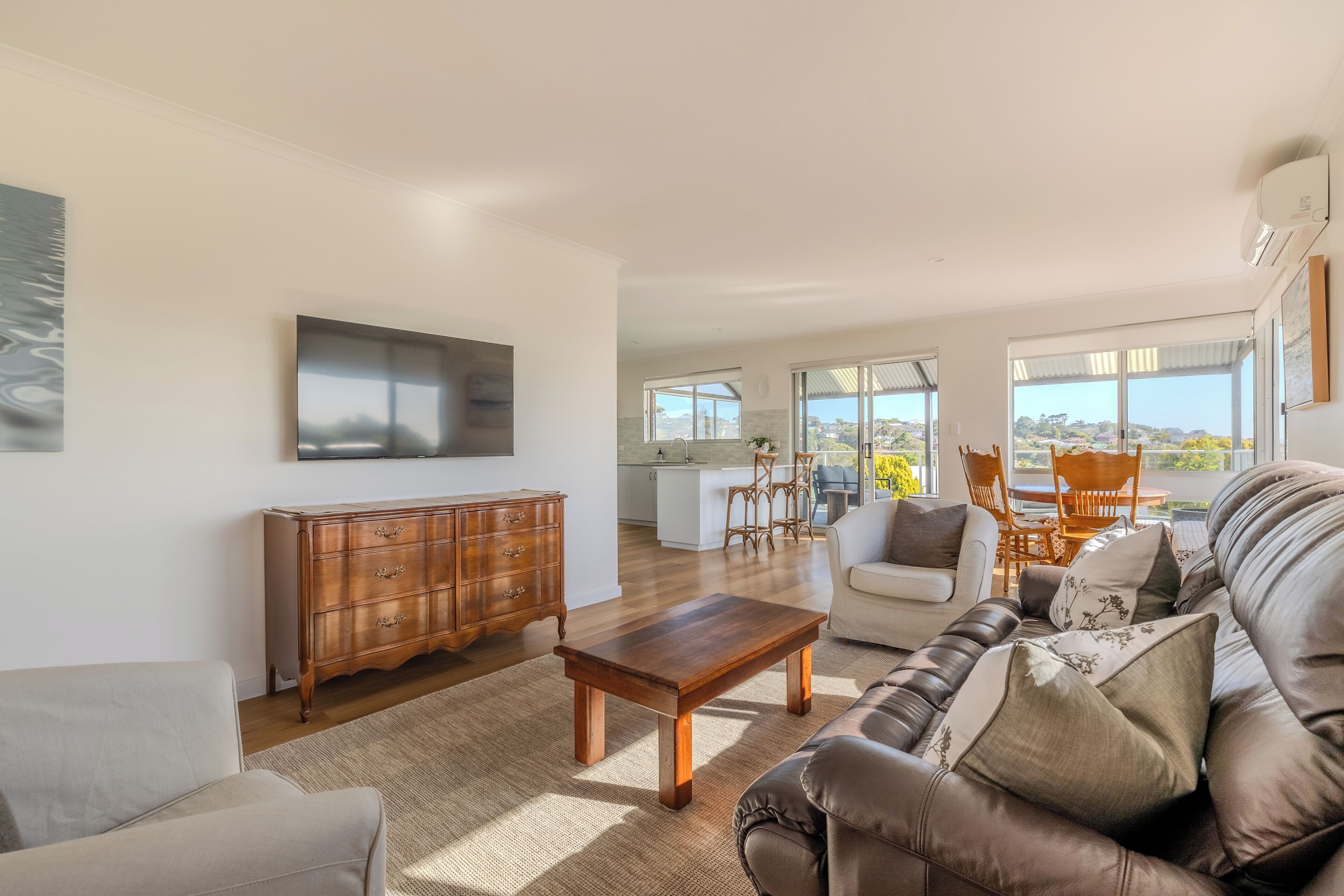 House | Living area | Flat-screen TV