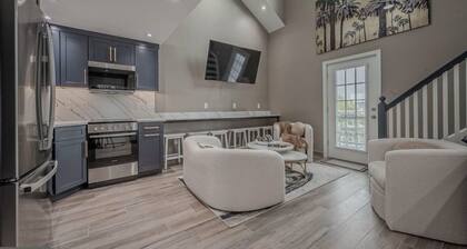 Beach Block Freshly renovated 2-bedroom condo in lovely Dewey Beach on Rodney st