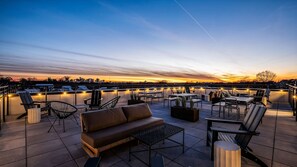 屋外ダイニングエリア