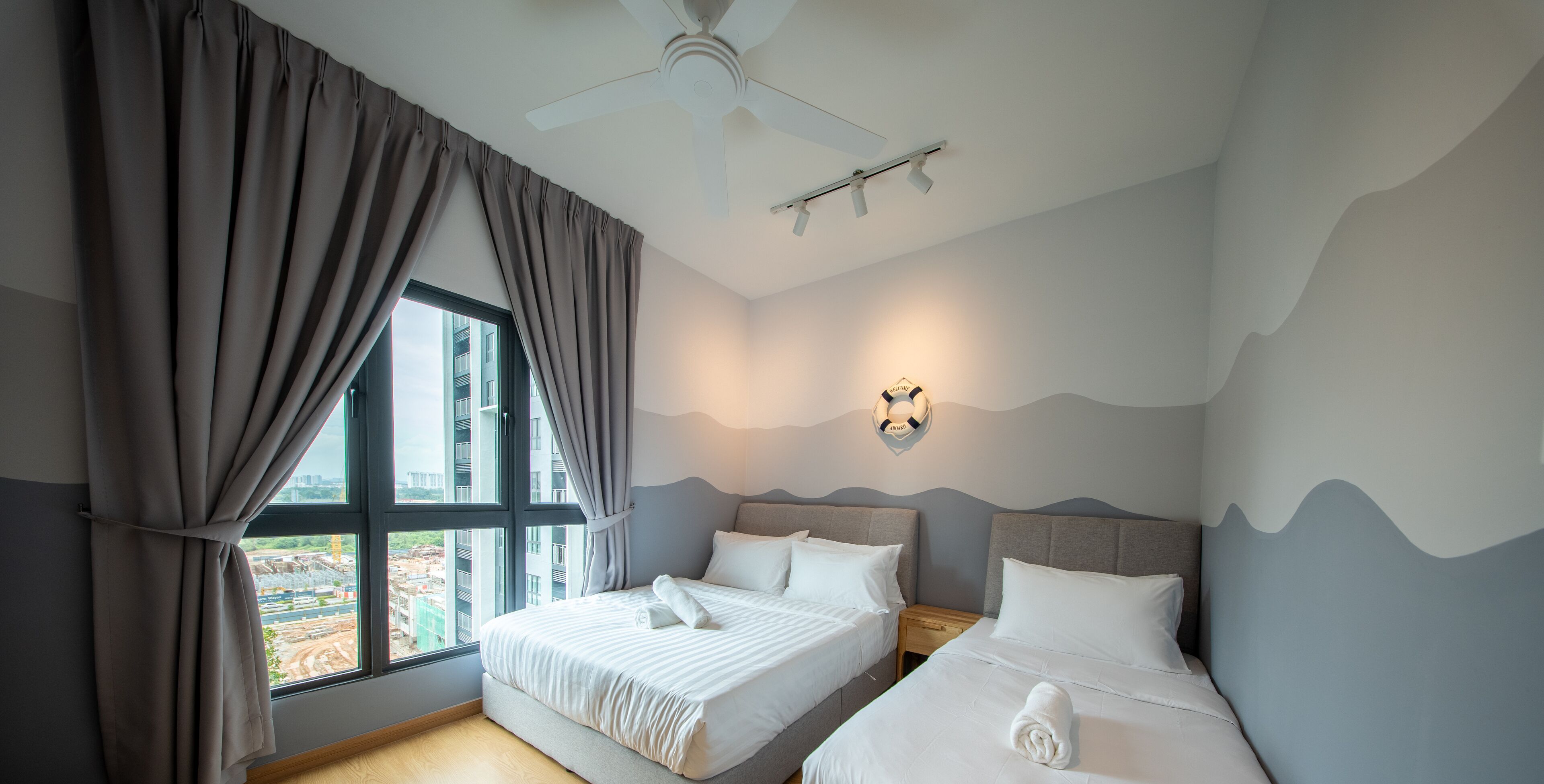 Junior-huoneisto | Silitysrauta/-lauta, vuodevaatteet