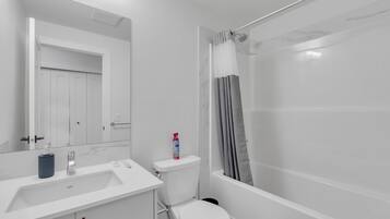 Asciugamani, sapone, carta igienica