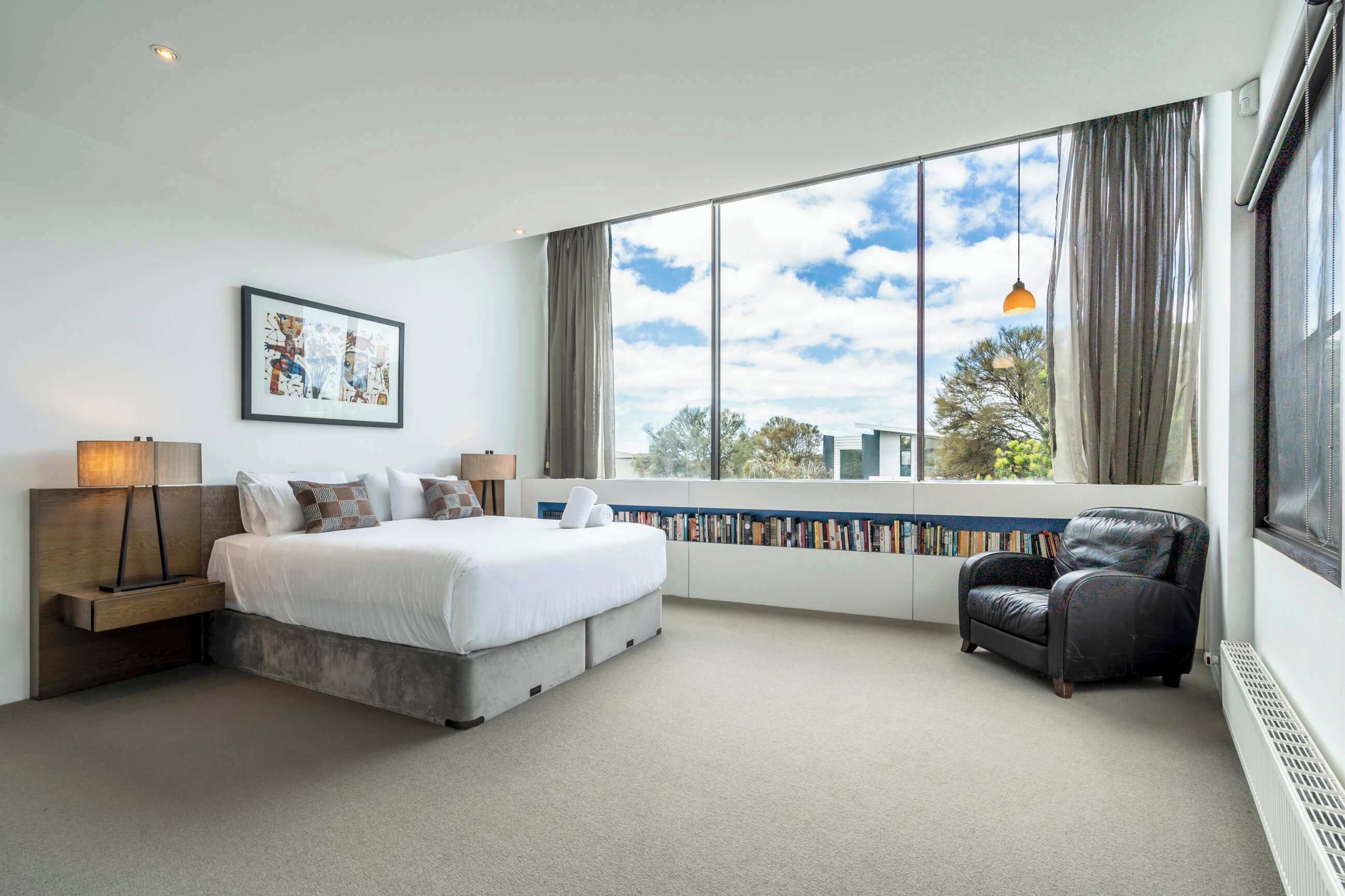 4 bedrooms, desk, iron/ironing board, WiFi