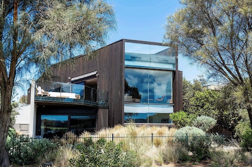 Front Row Golf & Lake Views Luxe Coastal Retreat