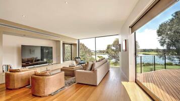 Televisie en een kantoor