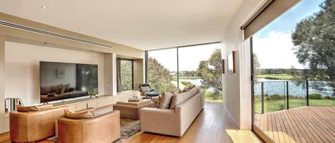 Televisio, työhuone