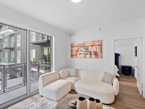 Smart TV - Spacious 2+bedroom apt in the prime location of Miami (Miami)