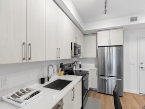 Mikrowelle, Ofen, Herdplatte, Geschirrspüler