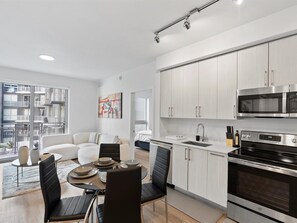 Mikrowelle, Ofen, Herdplatte, Geschirrspüler