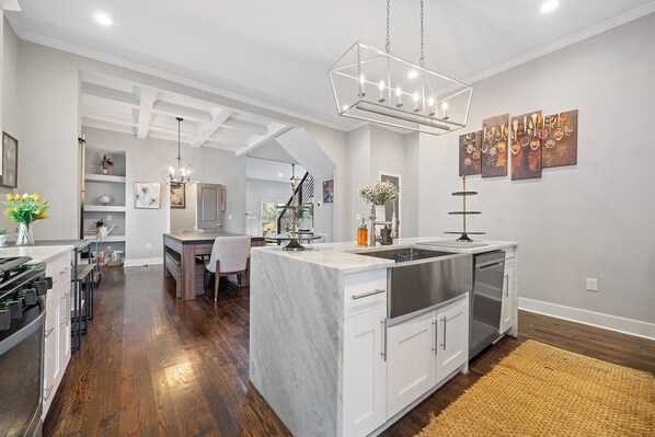 Microwave, oven, stovetop, dishwasher - Decatur Dream Getaway: 5-Bedroom Home w/ Movie Projector, Pool Table, Wifi AC (Decatur)