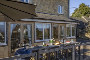 Outdoor dining - Longborough House -  a beautiful house sleeping 10 guests (Moreton-In-Marsh)