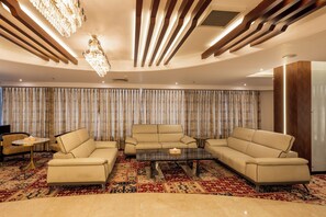 Coin salon dans le hall