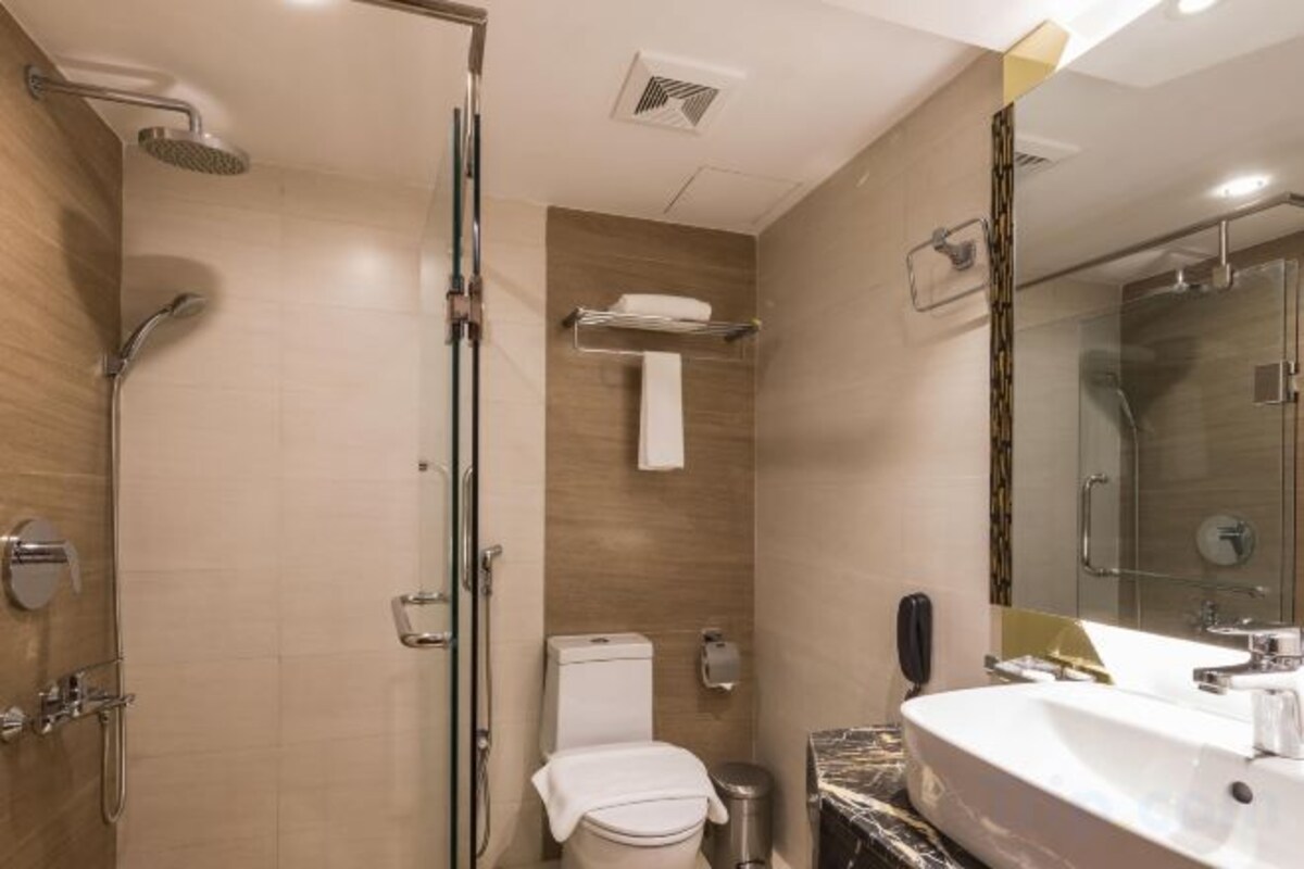 Bathroom | Free toiletries, hair dryer, slippers, towels