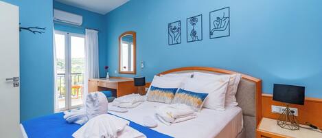 2 bedrooms, travel crib, free WiFi