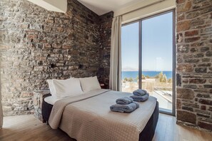 5 bedrooms, iron/ironing board, travel crib, free WiFi