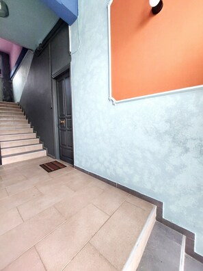 Luokittelematon kuva, 5 kautta 14, painike