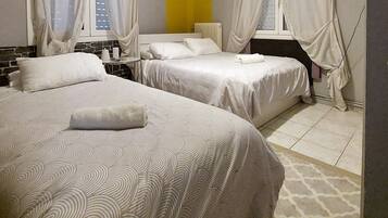 3 Schlafzimmer, Schreibtisch, schallisolierte Zimmer