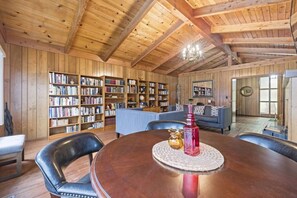 Interior - Mid-Century-Modern Mountain Gem (Placerville)