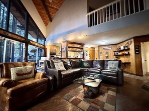 Televisión y chimenea 