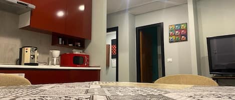 大冰箱、微波炉、炉灶、意式浓缩咖啡机