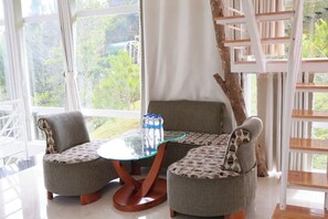 Villa familiar, vistas al jardín | 1 dormitorio, caja fuerte, escritorio y cortinas opacas