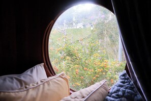 Luksus-alpehytte, hageutsikt | 1 soverom, safe på rommet, skrivebord og blendingsgardiner