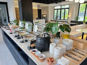 Colazione continentale, servita tutte le mattine (300 THB a persona) 