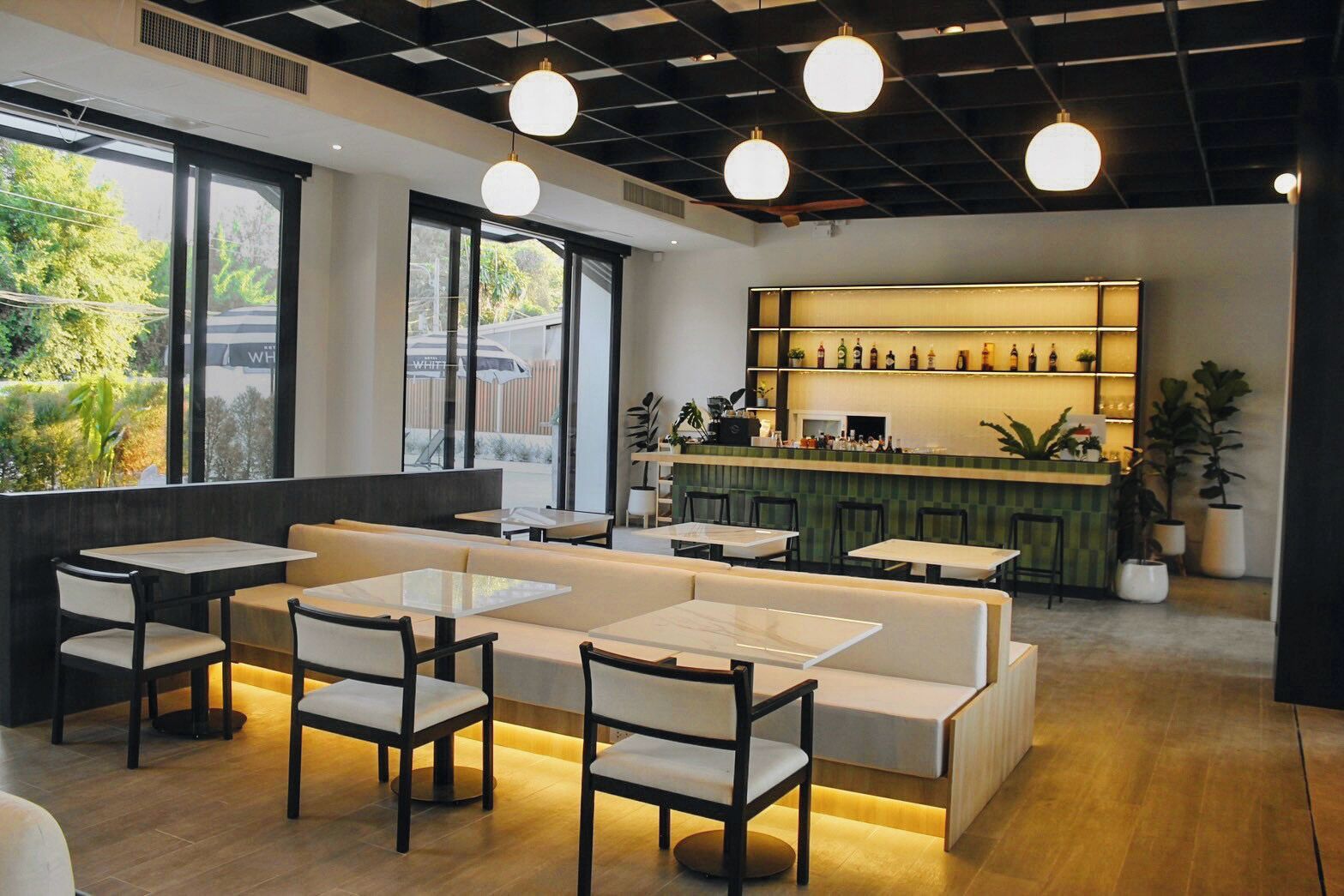 Daily continental breakfast (THB 350 per person)