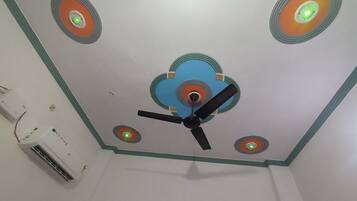 Classic Room | Free WiFi