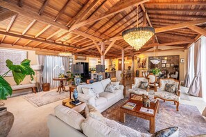 65-inch LCD TV with digital channels, video game console, books - Luxurious Arakana Villa with Pool (Jimbaran)