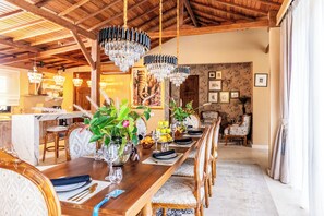 Huvila, 2 makuuhuonetta, yksityinen uima-allas | Ruokasali