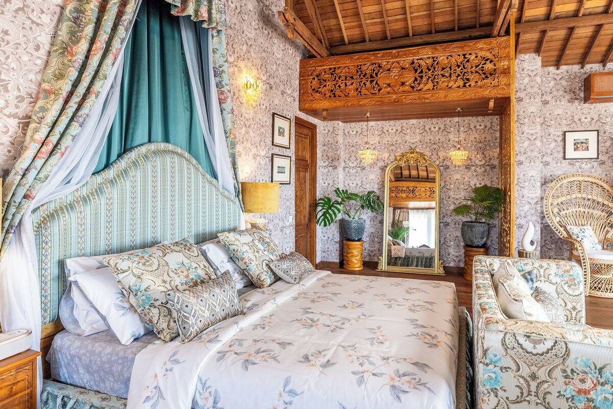 3 bedrooms, in-room safe, individually decorated, individually furnished