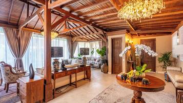 TV LCD, konsol video game, buku, dan kantor