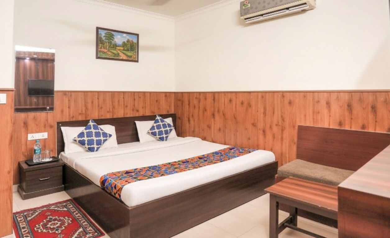 Foto - Shri Sai Guest House - Opp Azadpur Main Mandi I Couple Friendly I Metro Access