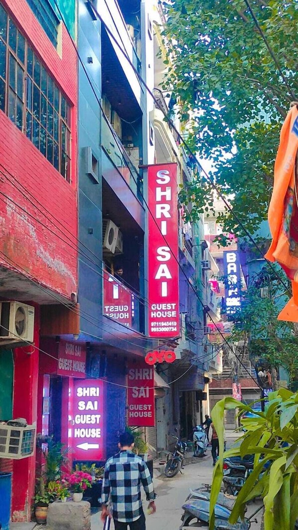 Front of property - Shri Sai Guest House - Opp Azadpur Main Mandi (New Delhi)