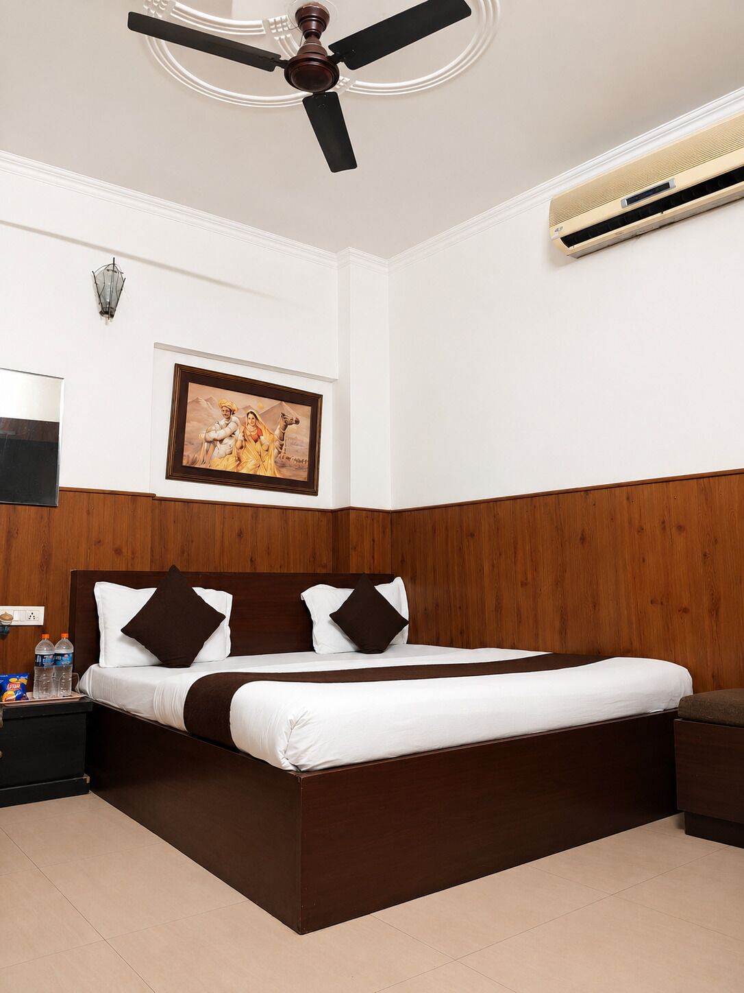 Photo - Shri Sai Guest House - Opp Azadpur Main Mandi