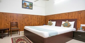 Deluxe Room, City View | Desk, laptop workspace, blackout curtains, soundproofing - Shri Sai Guest House - Opp Azadpur Main Mandi (New Delhi)